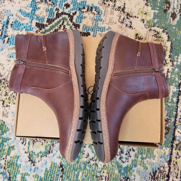 NIB B.O.C. Leather Zip Up Wine Colored Booties, Size 9.5M Chic Trendy Cute - Picture 5 of 11